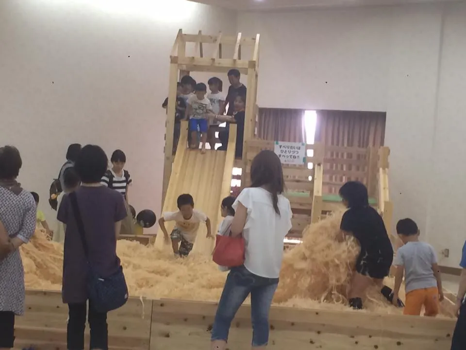 巨大木製すべり台、ジャンボかんな削りプール、木製キューブジム等の「アクティブキット」が登場！