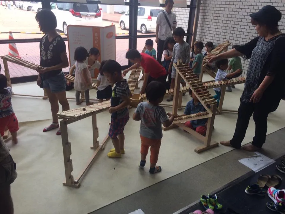 心を豊かに育む「木育」ワークショップでは、全国から有名おもちゃ作家が大集合！日ごろから「もっと子どもと触れ合いたいな」と思っているパパママにもおすすめ。思わず熱中して、お子様との特別な思い出づくりができます。